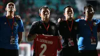 Almarhum Alfin Lestaluhu memang bukan bagian dari skuat Timnas U-16 yang saat ini berlaga di Piala AFF U-16 2022. Ia adalah anggota skuat Timnas U-16 saat berlaga di kualifikasi Piala AFC U-20 tahun 2019 lalu dan merupakan rekan seangkatan Marselino Ferdinan yang kini menjadi penggawa Timnas U-19. Namun semangat juangnya tetap ada di dalam skuat asuhan Bima Sakti dan menjadi cambuk Timnas U-16 bisa lolos ke babak final Piala AFF U-16 2020. (Bola.com/Bagaskara Lazuardi)