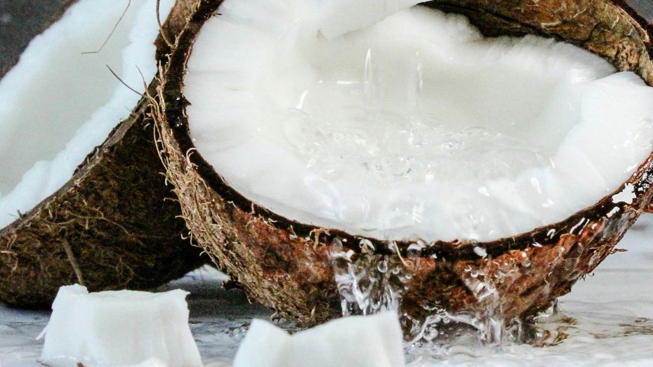 Bukan Hanya Segar, Air Kelapa Juga Diklaim Mampu Turunkan Darah Tinggi