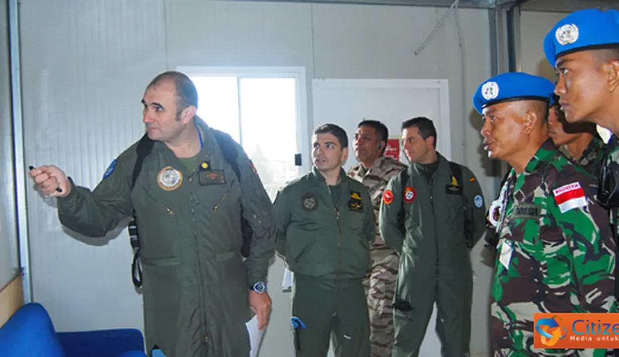 Citizen6, Lebanon Selatan: Pengenalan medan dengan menggunakan Helikopter ini merupakan yang pertama kali, untuk selanjutnya akan dijadwalkan bagi Perwira Staf agar dapat mengenal medan tugas yang menjadi tanggung jawab. (Pengirim: Badarudin Bakri)