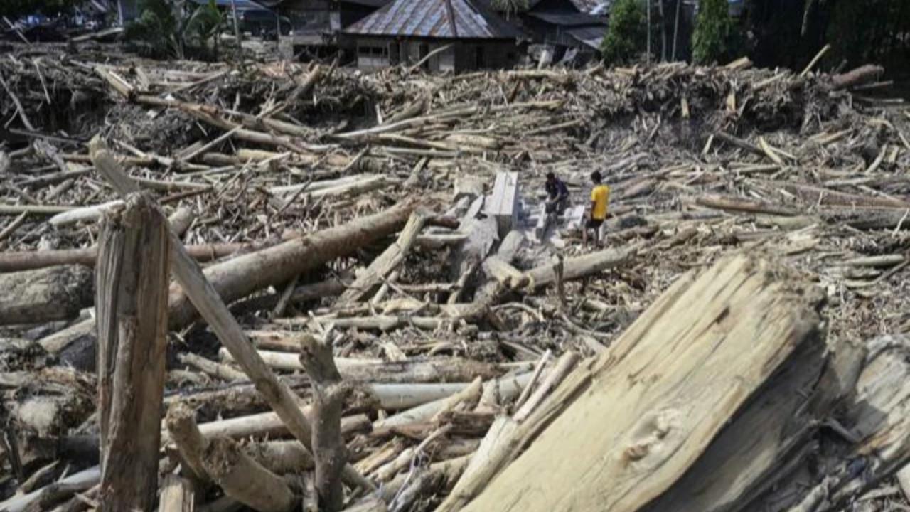 Holding BUMN Danareksa Salurkan 5 Ton Beras untuk 18.500 KK Terdampak Banjir