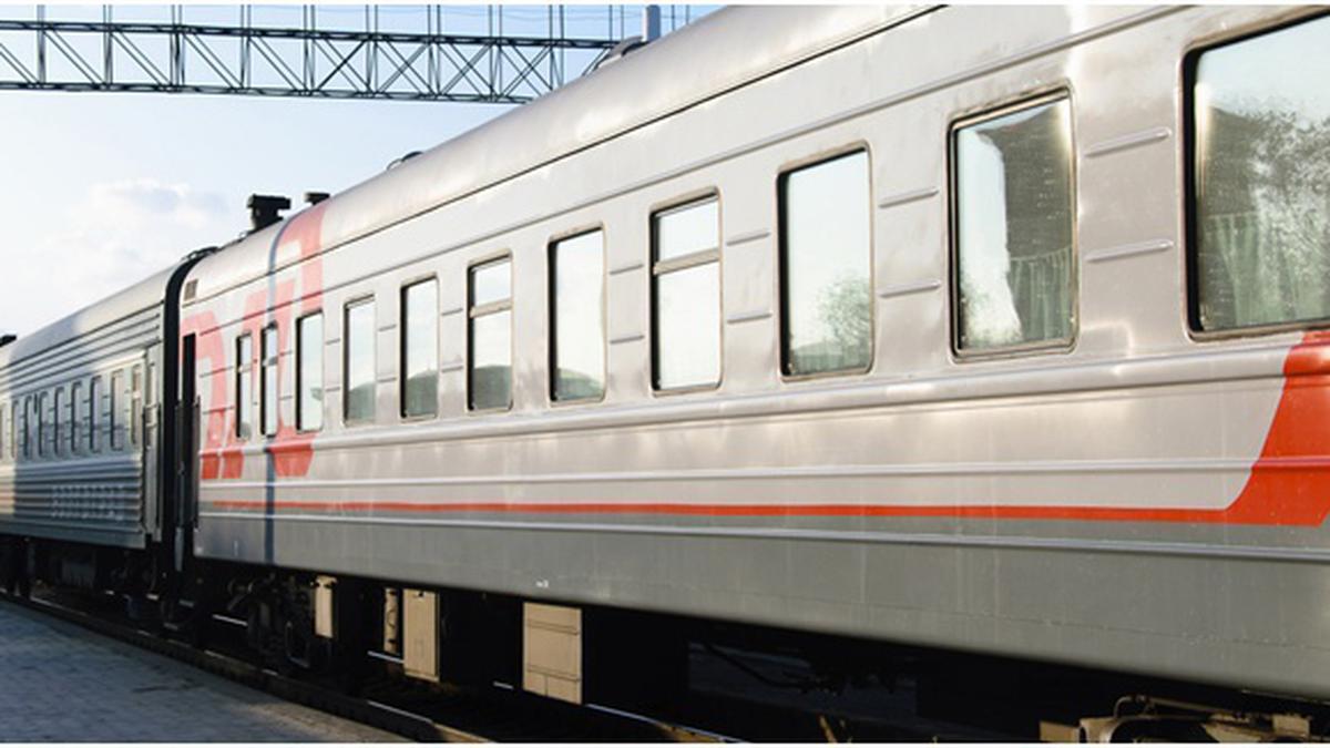 Поезд настоящий. Маршрутные доски пассажирских поездов. Вл80с казахстан. Вл80 с пассажирским поездом. Вл80 в китае.