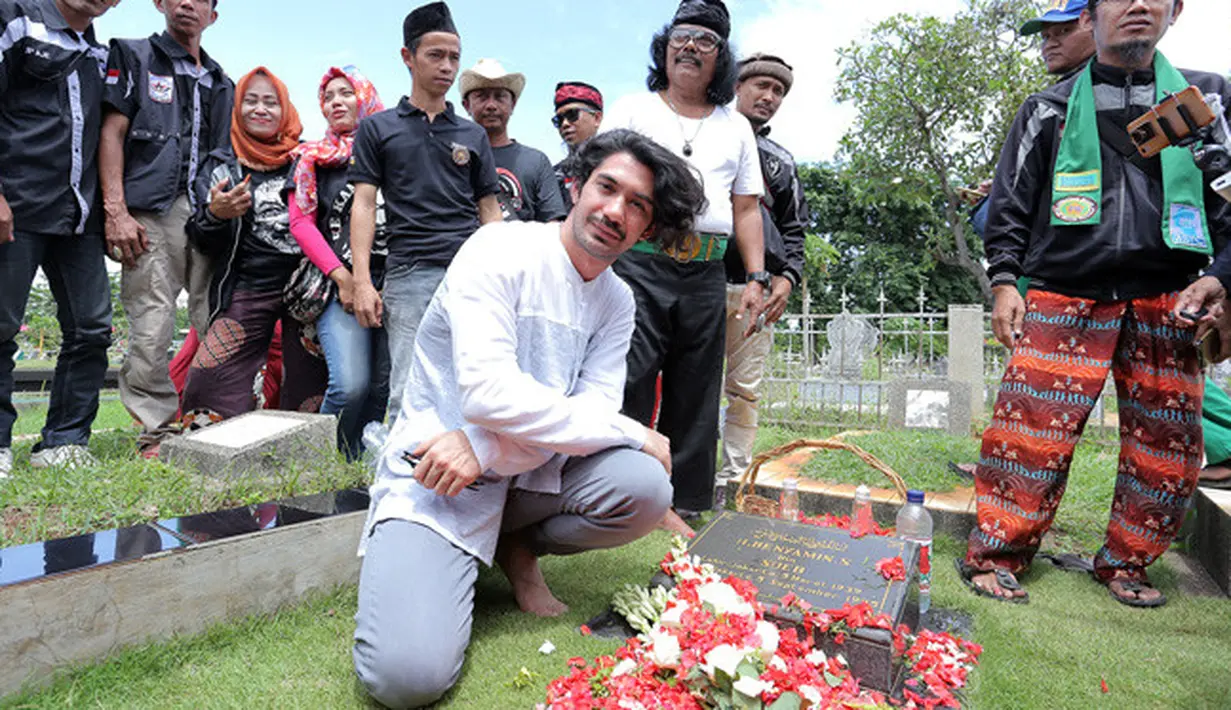 Kembali mewarnai dunia perfilman Indonesia, Reza Rahadian pun lagi-lagi memerankan tokoh terkenal. Dan kali ini ia didapuk menjadi Benyamin Sueb dalam filmnya yang berjudul Benyamin: Biang Kerok. (Deki Prayoga/Bintang.com)