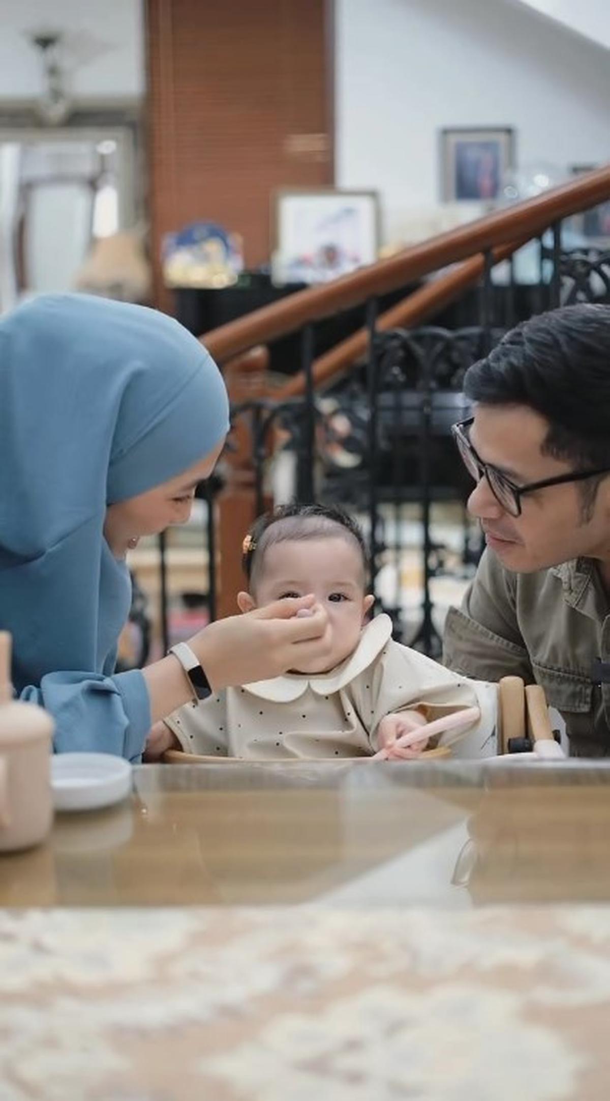 Momen Anak Bungsu Alyssa Soebandono MPASI Pertama, Begini Reaksinya - Dibuatkan Sendiri oleh sang Ibu
