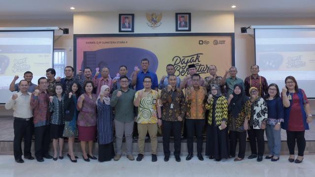 25 Pimpinan Perguruan Tinggi Swasta (PTS) yang berada di wilayah Kanwil DJP Sumut II mengikuti acara Pajak Bertutur di aula Integritas Gedung Kanwil DJP Sumut II, Pematang Siantar (Jumat, 22/11/2019).