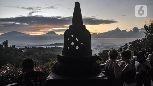 FOTO: Menikmati Keindahan Candi Borobudur saat Sunrise