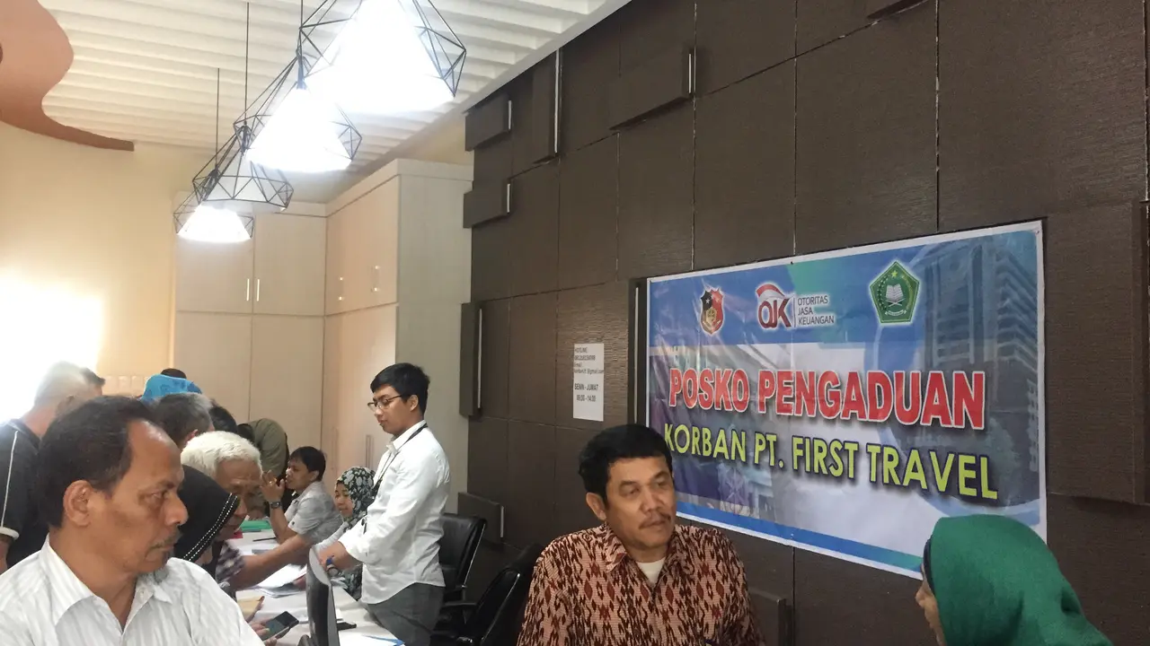 Suasana Posko Crisis Center First Travel (Liputan6.com / Muhammad Radityo Priyasmoro)