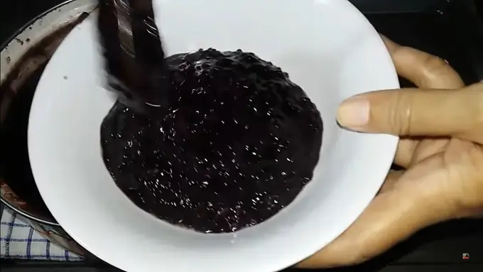 Cukup 12 Menit, Begini Cara Rebus Ketan Hitam Supaya Cepat Empuk Tanpa Harus Direndam