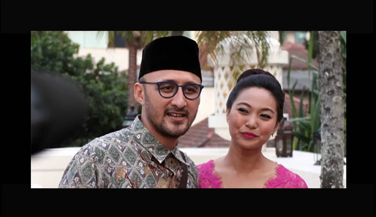 Vokalis Alexa, Aqi, menikahi Audrey Stephanie Meirina pada 1 Februari 2012. Aqi yang seorang muslim menikahi Audrey yang non muslim dalam balutan pernikahan Islam. (Istimewa)