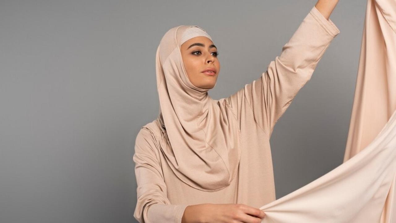 5 Inspirasi Model Gamis Syar'i yang Adem dan Nyaman April 2025, Cantik Tambah Keanggunan