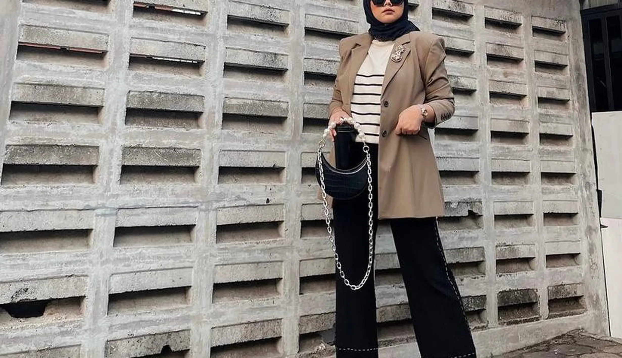 10 OOTD Smart Casual Hijab Bisa Jadi Referensi Outfit ke Kantor