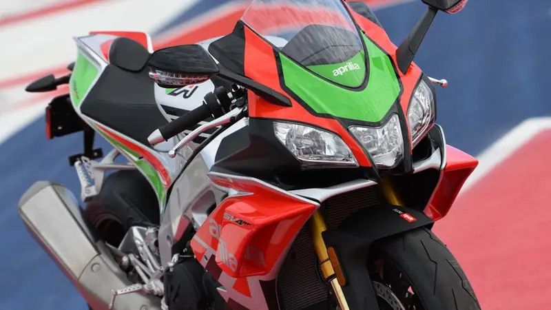 Aprilia RSV4 RF LE dengan winglet