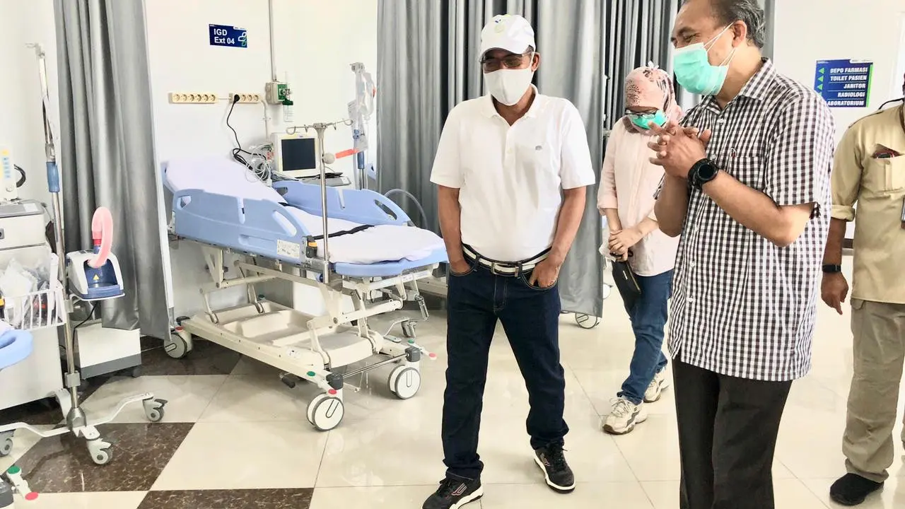 Direktur Logistik & Infrastruktur, Mulyono didampingi Direktur Medis, Asep Saepul Rohmat dan Direktur RSPJ
