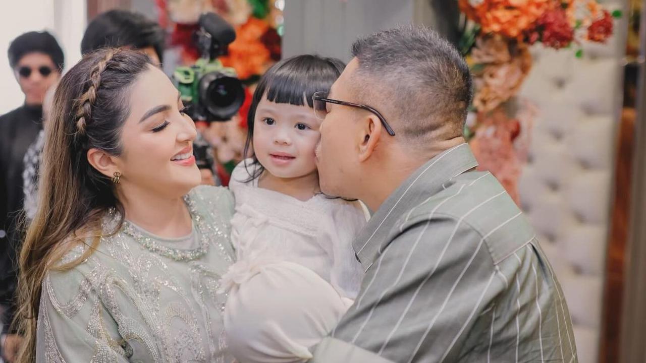 Ashanty secara terbuka menyatakan kekhawatirannya terhadap masa depan anak-anak mereka.