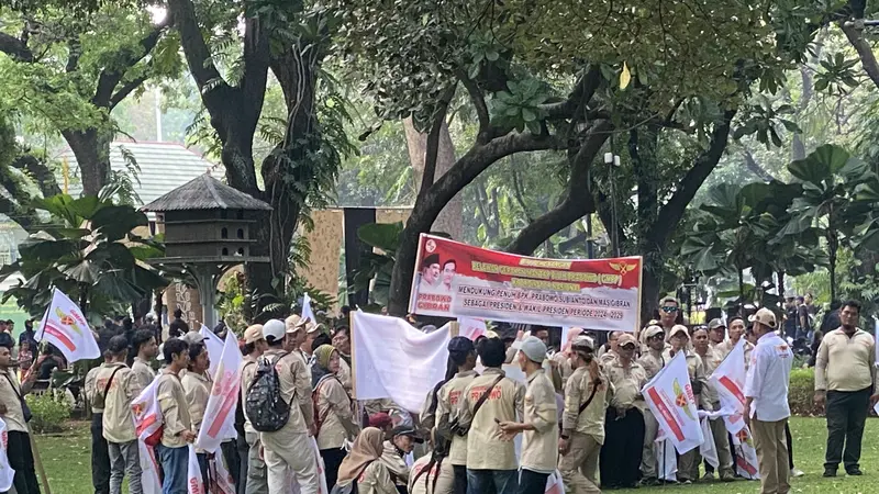 Persiapan parade bakal capres-cawapres Prabowo Subianto dan Gibran Rakabuming Raka dilakukan di Taman Suropati, Menteng, Jakarta Pusat (Jakpus).