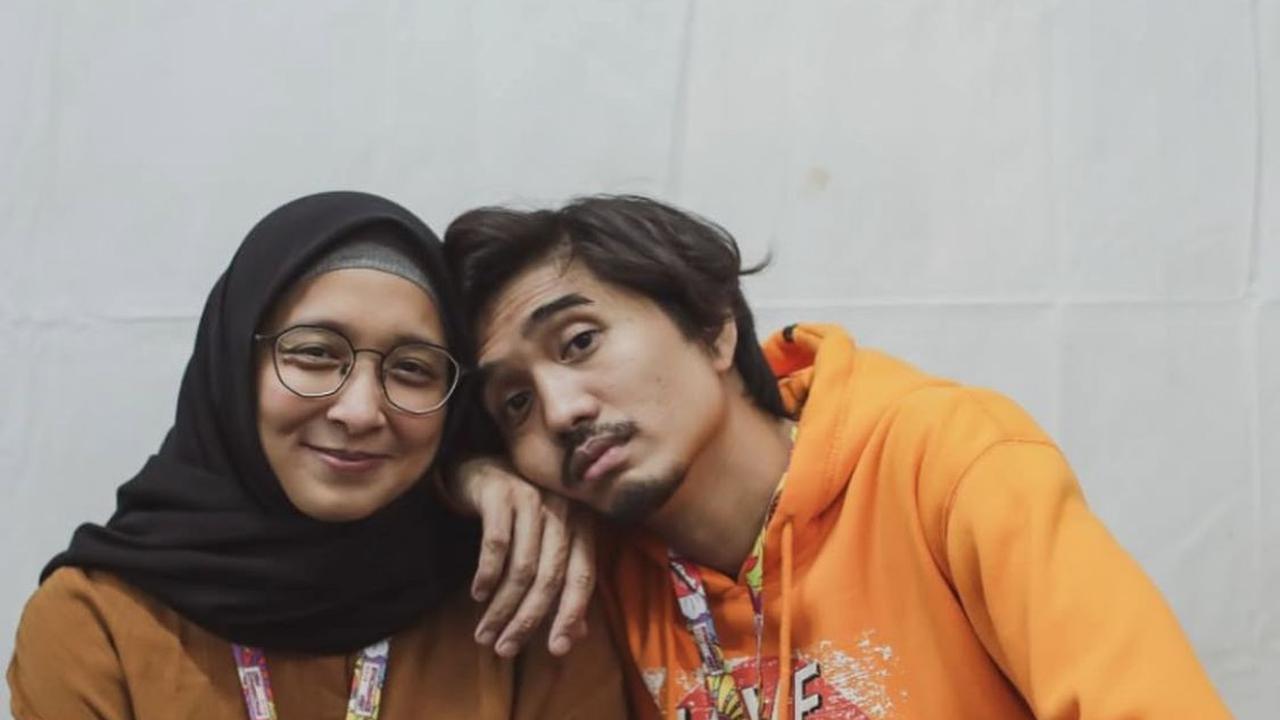 Jarang Tersorot, Inilah Potret Harmonis Duta Sheila on 7 dan Sang Istri yang Bikin Iri dengan Caption Romantis