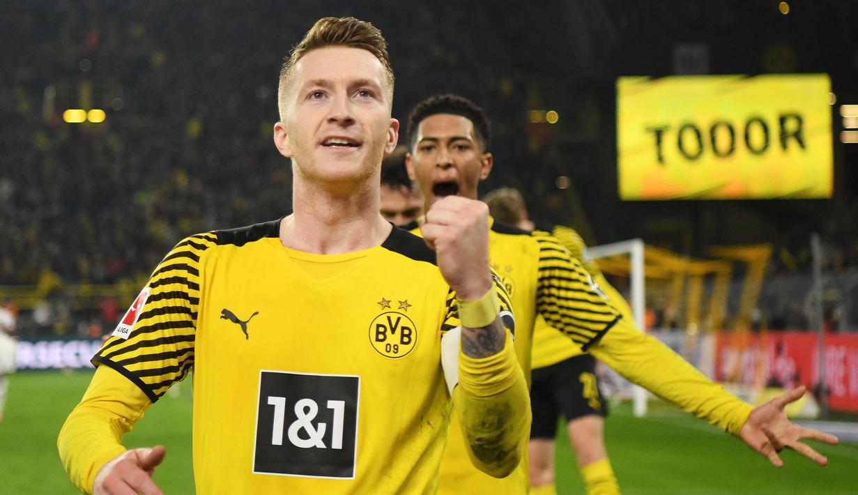 Marco Reus. Pemain asal Jerman yang kini memasuki musim ke-10 bersama Borussia Dortmund ini telah tampil 25 kali di semua ajang musim ini dengn torehan 8 gol dan 10 assist. Meski rentan cedera di daerah lutut, musim ini ia tampil lebih fit hingga baru sekali absen di Bundesliga. (AFP/Ina Fassbender)