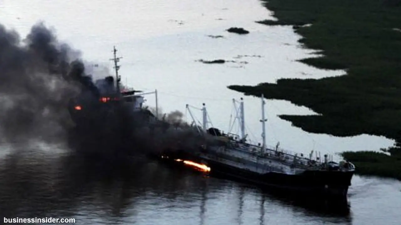 jalur-minyak-terbakar-130820c.jpg