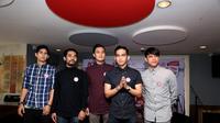 'Di album-album sebelumnya kami lebih banyak pakai sound gitar yang rock 'n roll atau akustik. Sekarang kami coba mengarah ke rock modern yang menggunakan banyak jenis distorsi,' urai Fare. (Andy Masela/Bintang.com)