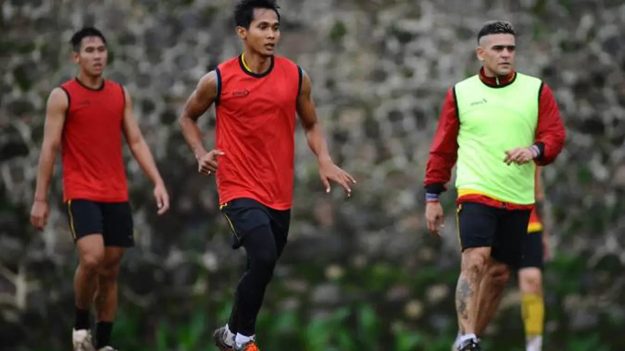 Cristiano Gonzales (paling kanan) sudah berlatih bersama skuat Arema FC