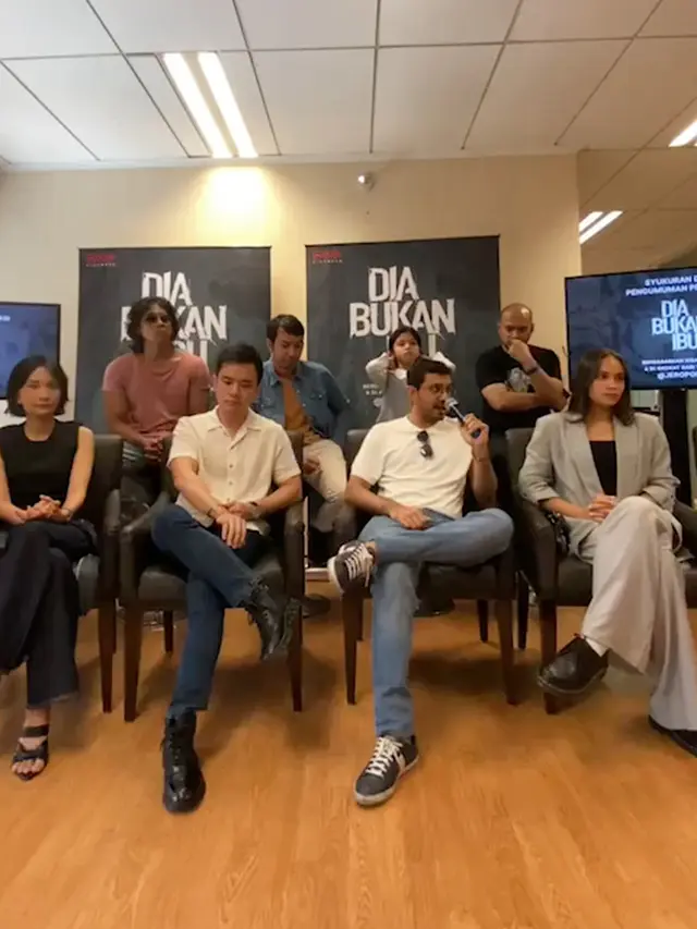Artika Sari Devi menghadiri konferensi pers film Dia Bukan Ibu. (Foto: Dok. Instagram @mvppictures_id)