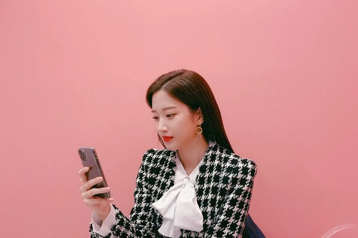 Tampil Cantik dengan Lipstik Merah ala Aktris KDrama di Hari Valentine