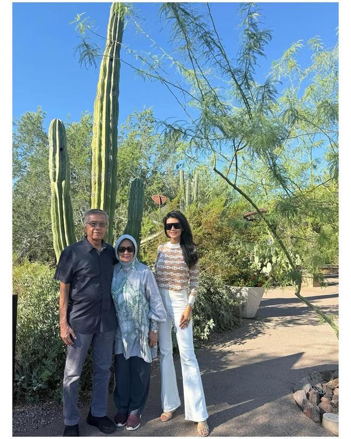 6 Potret Farah Quinn Bareng Ayah-Ibu yang Jarang Tersorot, Kumpul di Amerika
