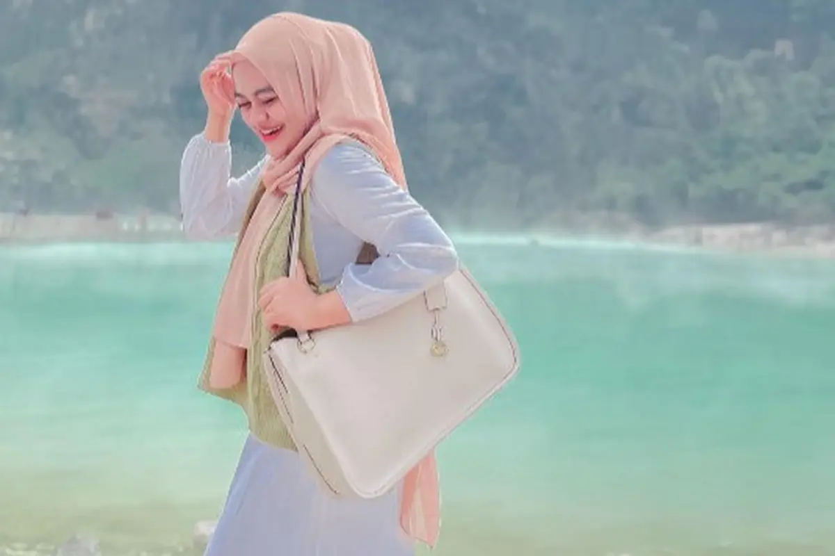 Briliana Hepta Starry Sri Hikmawati atau Briliana Hepta mampu beradaptasi dan meraih sukses di dunia digital kreatif meski memiliki latar belakang pendidikan cukup kontras.
