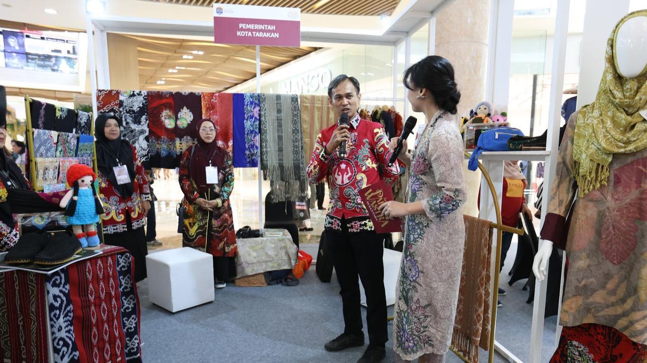 Ini Makna Filosofi Motif Batik Khas Tarakan Karya Dua Moong Tenun dalam Parade Wastra Nusantara 2025