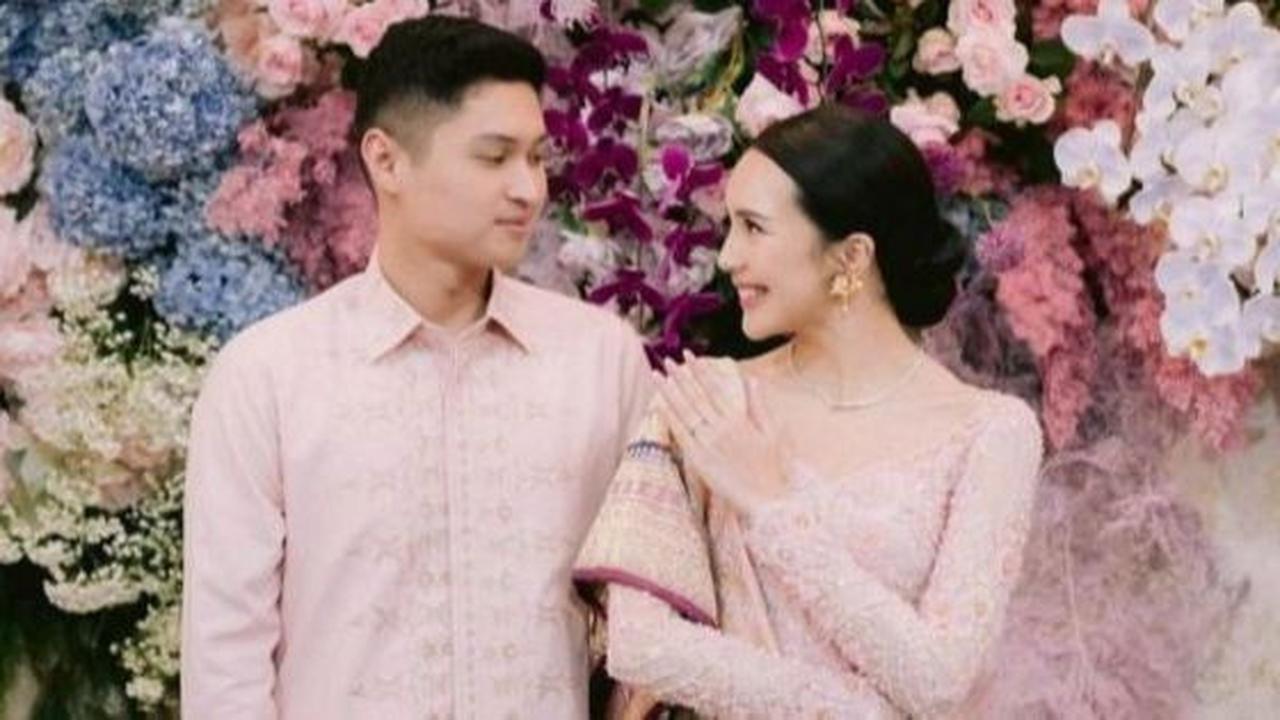 Pekerjaan Calon Suami Jadi Sorotan, 8 Foto Beby Tsabina Saat Umumkan Tunangan