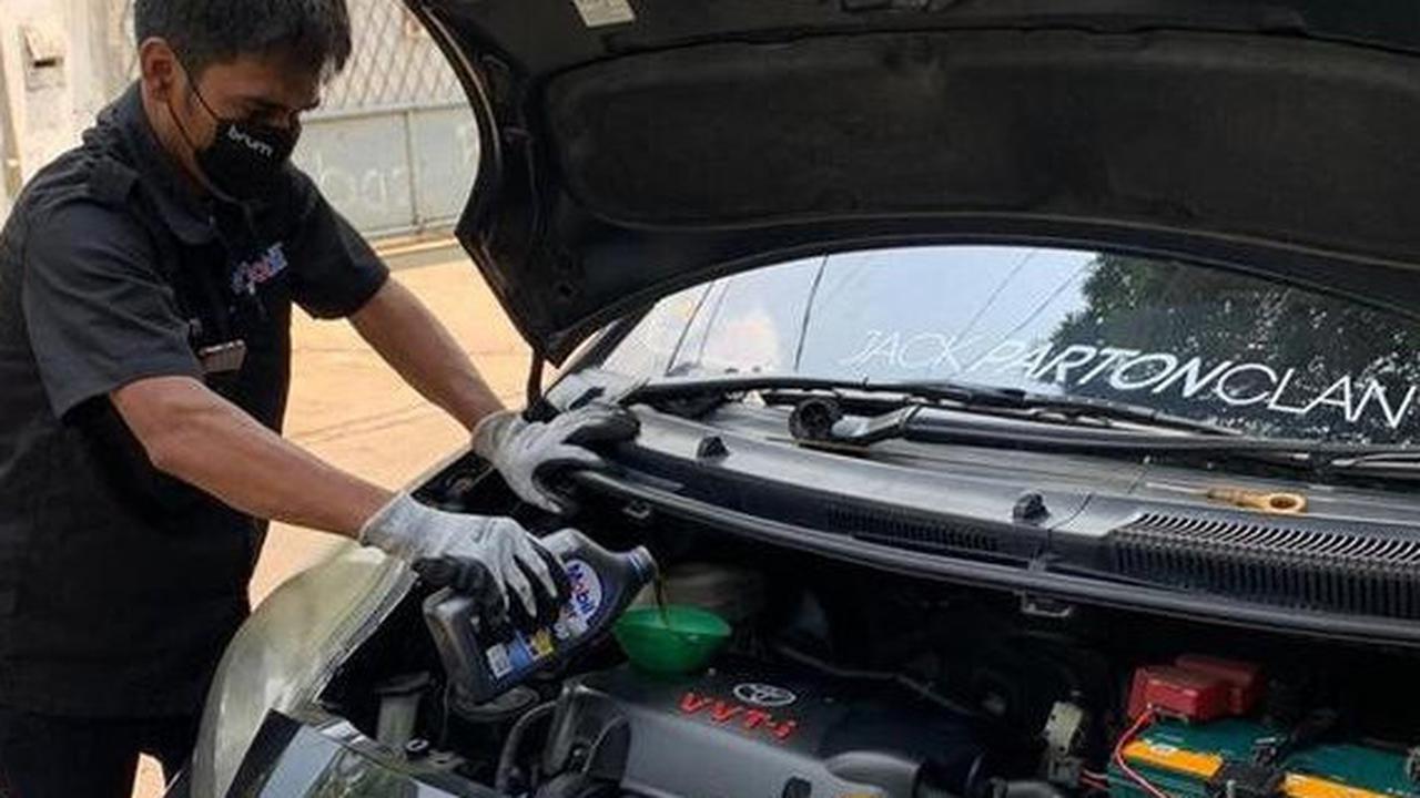 Hindari Kesalahan, Inilah Metode yang Tepat untuk Mengganti Oli Mesin Mobil