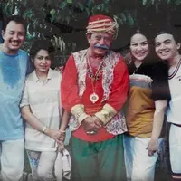 Sahrul Gunawan dan pemeran sinetron Jin dan Jun termasuk Misye Arsita. (Instagram @syahrulgunawan_asli)