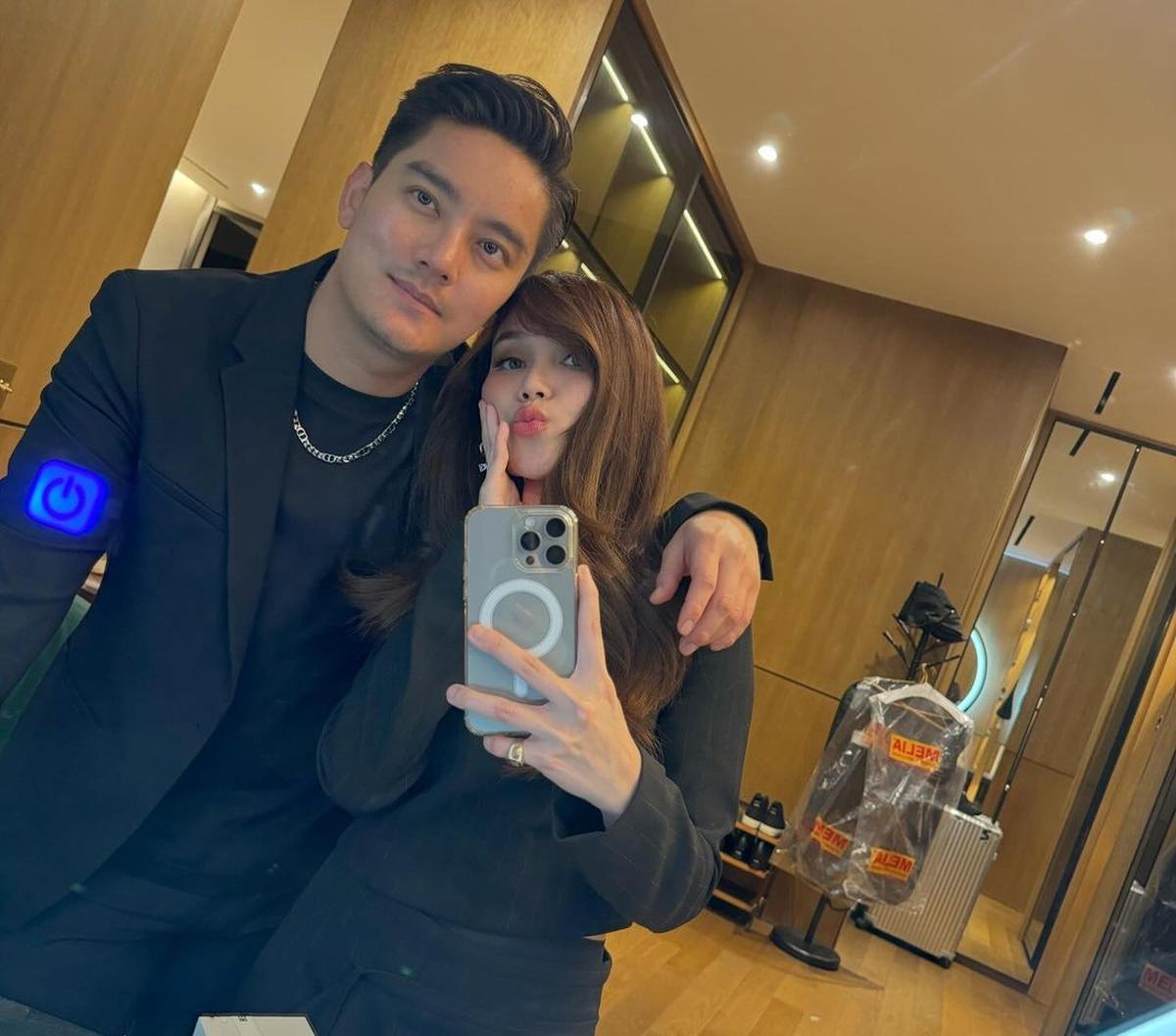 Sontak saja, potret kebersamaan Ayu dan Boy mendapat banyak komentar dari warganet. Mereka berharap keduanya menjalin hubungan serius. Pose keduanya berhasil membuat publik baper.