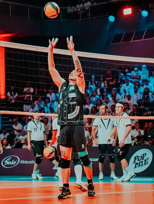 Vincent juga dapat penghargaan sebagai Most Improved Player di ajang tersebut. [Instagram @jajarandireksi_vindes)