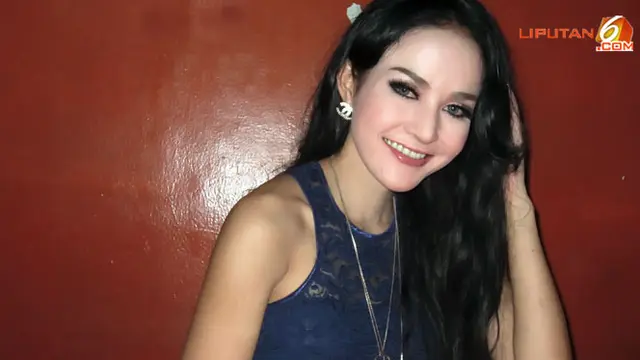 alona-pose-121222