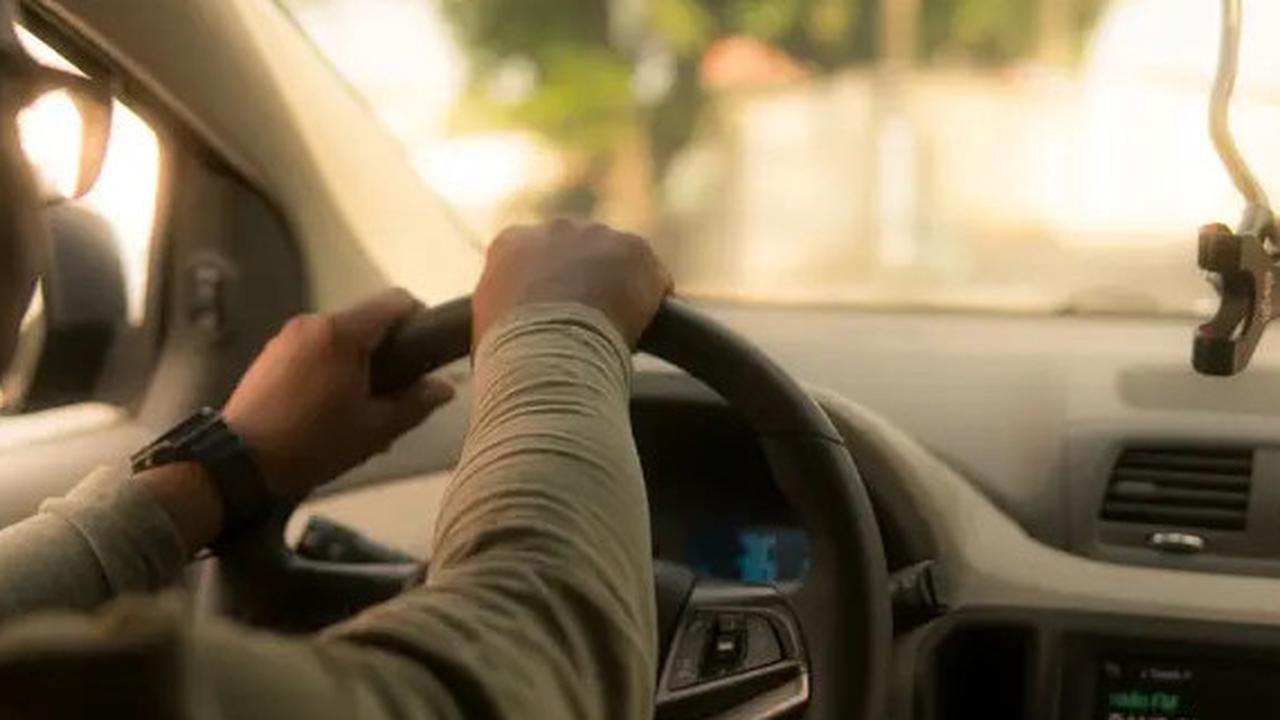5 Cemilan Paling Ampuh Atasi Kantuk saat Menyetir, Siapkan Sekarang di Mobil