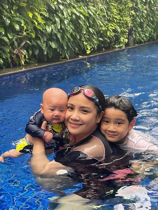 Nagita Slavina,Rayyanza dan Rafathar (Instagram/raffinagita1717)