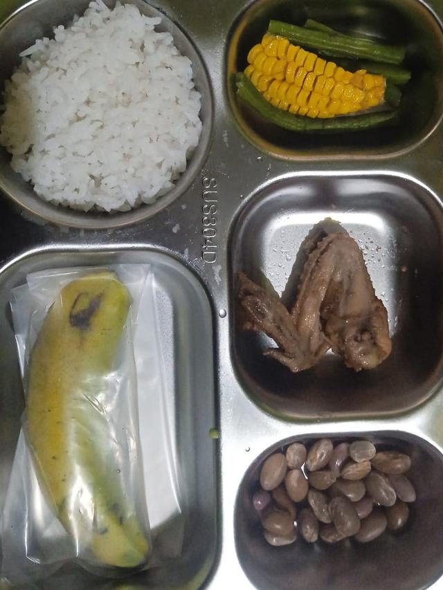 Orang Tua Siswa di Sukabumi Temukan MBG Tak Layak