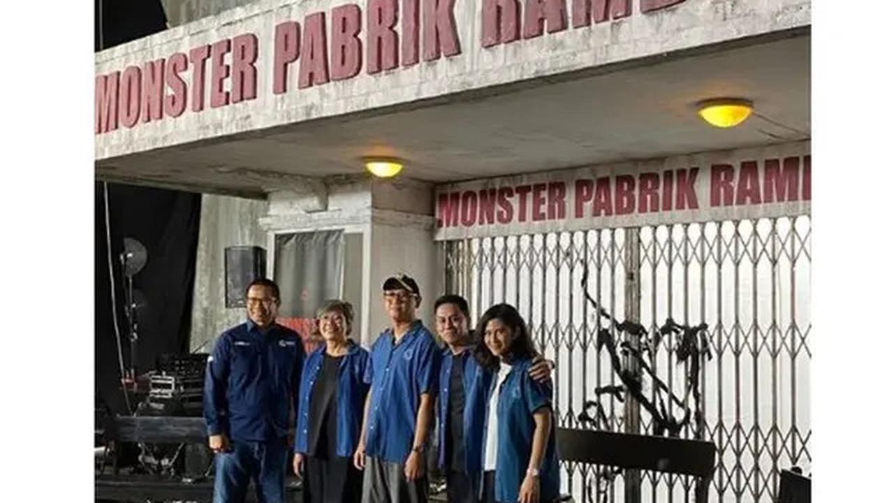 6 Potret Dian Sastrowardoyo Jadi Produser Eksekutif Film Monster Pabrik Rambut