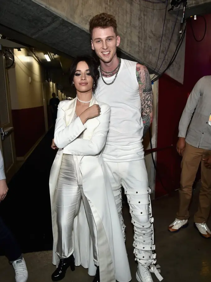 [Bintang] Camila Cabello dan Machine Gun Kelly