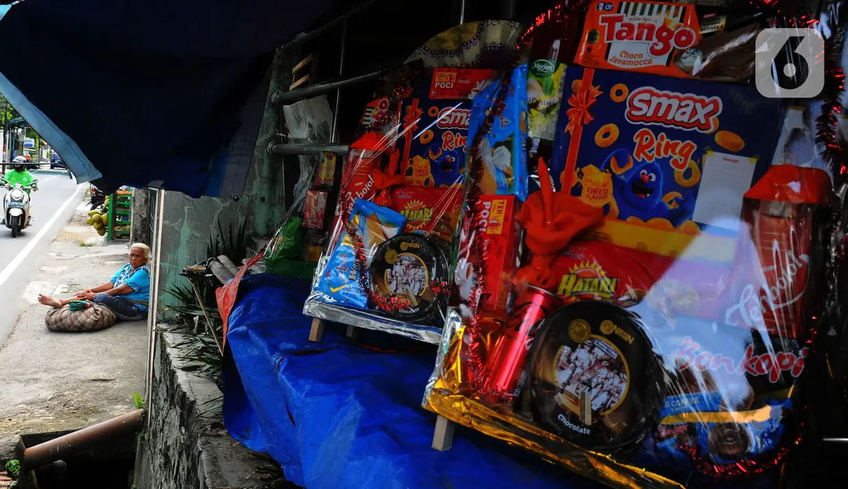 Di sepanjang Jalan H Samali, sedikitnya 15 gerai penjualan parsel mulai sibuk melayani pesanan menjelang Lebaran. (merdeka.com/Imam Buhori)