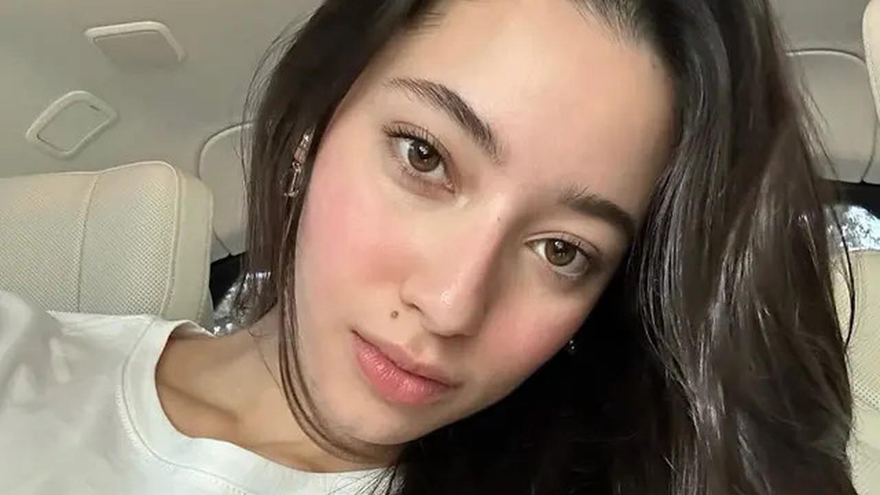 7 Pesona Ameera Khan Wanita Malaysia Kekasih Jefri Nichol, Model Internasional