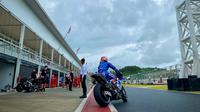 Alex Rins menjadi pembalap pertama yang menjajal Sirkuit Mandalika pada tes MotoGP, Jumat (11/2/2022) pagi WITA. (dok. Twitter Suzuki Ecstar)