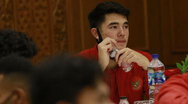 Foto: Cerianya Elkan Baggott Pamer KTP di Acara Pelepasan Timnas Piala AFF 2020 Menuju Pemusatan Latihan di Turki