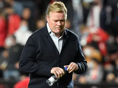 Ronald Koeman meninggalkan Barcelona sebagai manajer dengan rekor kemenangan terburuk dalam dua dekade terakhir. Selama masa jabatannya, ia hanya mampu menciptakan presentase kemenangan sebesar 58%. Koeman gagal melakukan pekerjaan di tengah krisis keuangan Barcelona. (AFP/Oscar Del Pozo)