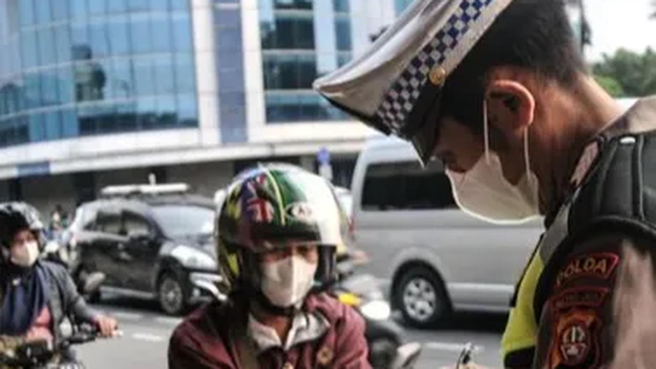 "Kita ingin mendorong anggota kita yang malas-malas ikut dikjur (pendidikan kejuruan) tidak kita kasih tilang Pak, biasanya mereka cuman mau di jalan kita bilang harus ada sertifikasi dan kualifikasi tertentu baru dia dikasih pegang tilang dan nanti konse