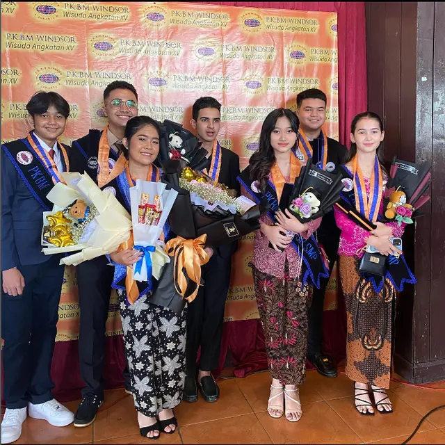Usai DJS Tamat Fokus Pendidikan, Ini 6 Momen Wisuda SMP Sandrinna Michelle