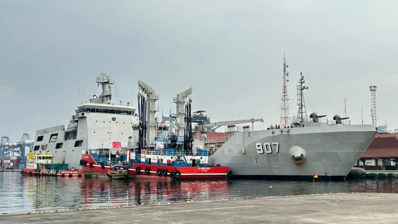 VIDEO: Kapal Tanker TNI AL Kirim 2 Juta Liter BBM ke Sibolga & Bantuan Kemanusiaan di Aceh