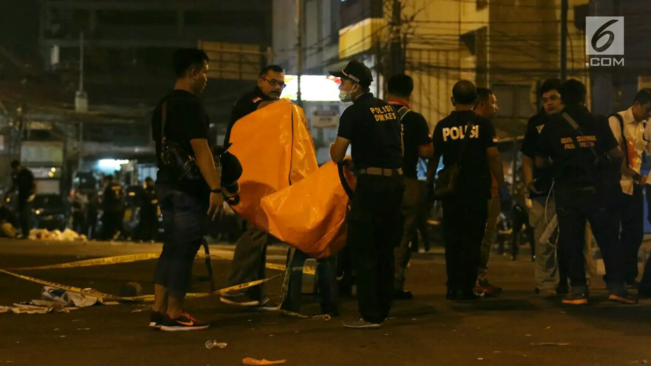 Polisi Lakukan Olah TKP dan Evakuasi Potongan Tubuh Ledakan Kampung Melayu