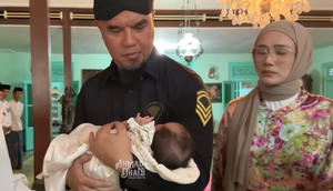 Momen Aqiqah Anak Adopsi Ahmad Dhani dan Mulan Jameela di Solo/ Youtube Ahmad Dhani Dalam Berita