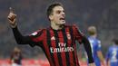 Gelandang AC Milan, Giacomo Bonaventura, melakukan selebrasi usai mencetak gol ke gawang Bologna pada laga Serie A di Stadion San Siro, Senin (11/12/2017). AC Milan menang 2-1 atas Bologna. (AP/Luca Bruno)